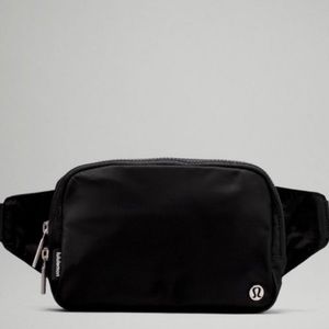 LARGE SIZE Lululemon Everywhere Belt Bag Black